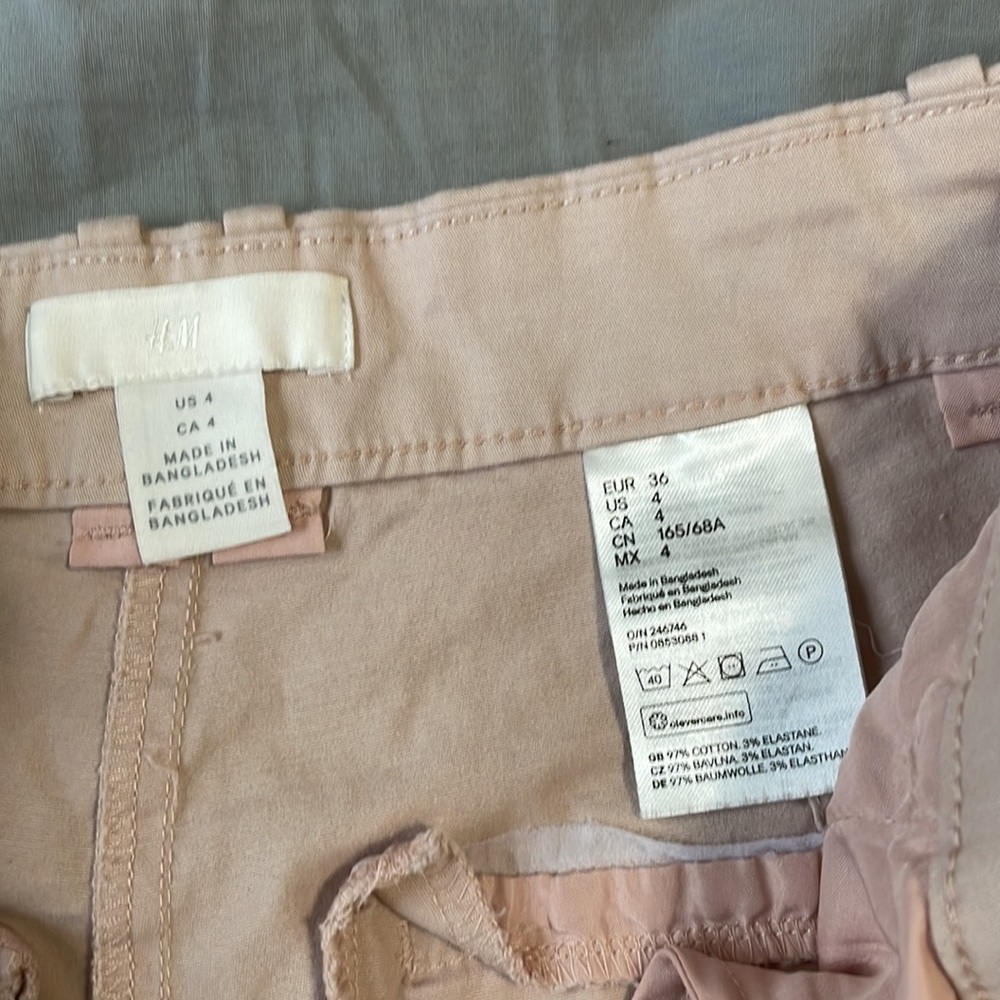 Pink shorts - Picture 2 of 3